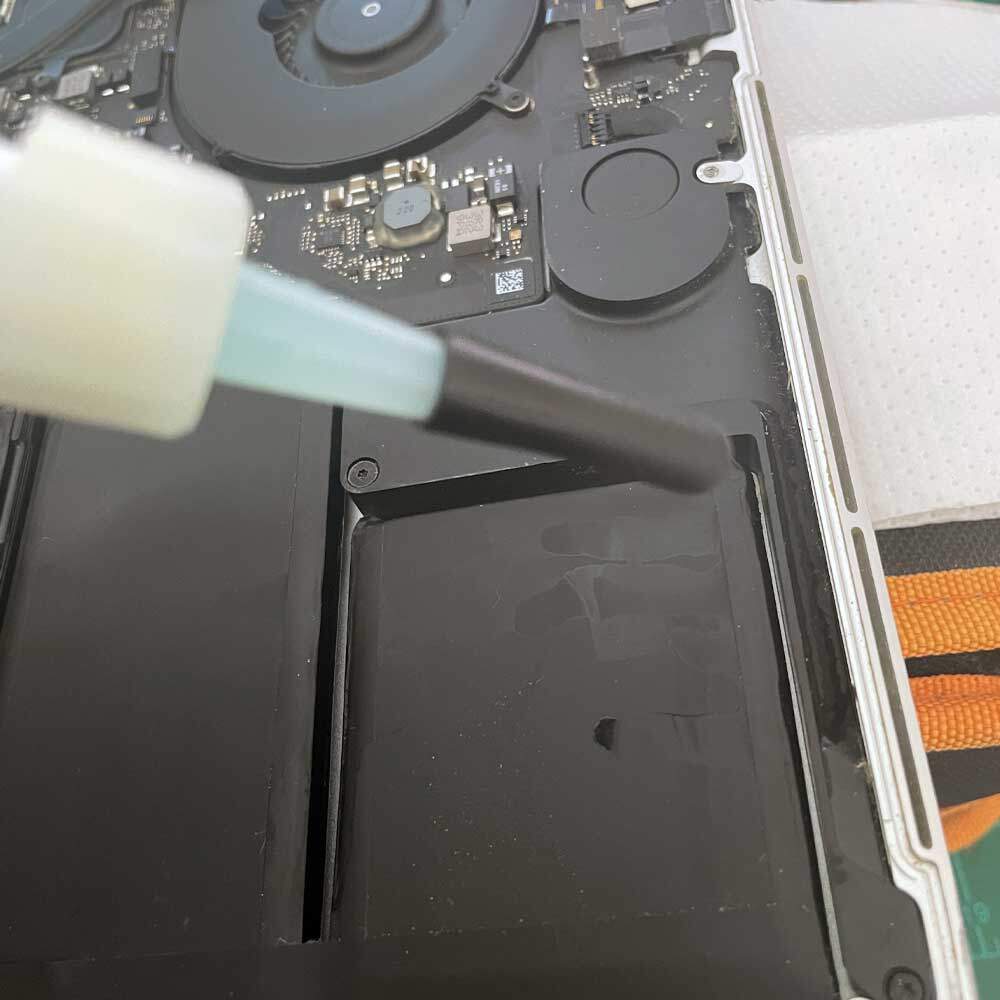 Late MBP Battery Swap - Un-glue Battery process 2